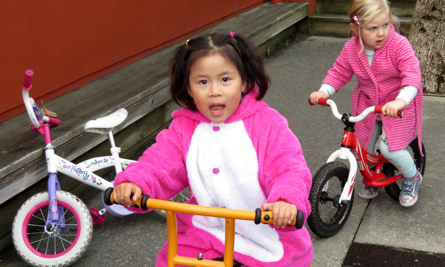 pink-girls-on-bikes.jpg