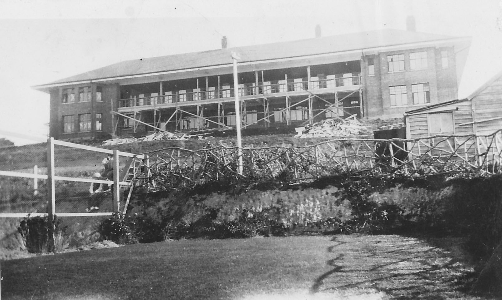 School Building. 1925.jpg