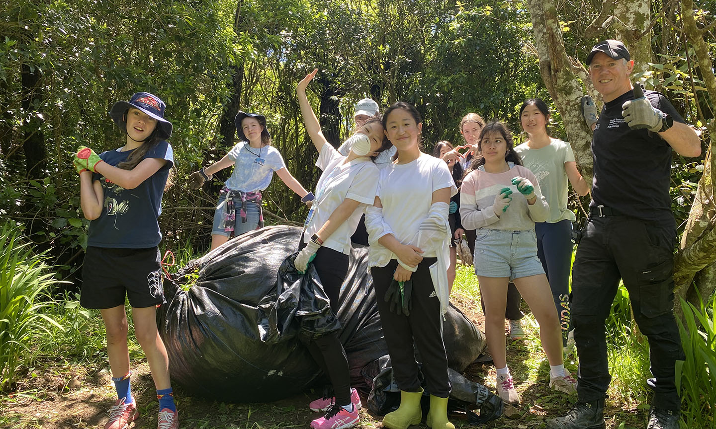 Marsden students tree releasing at Makara Peak