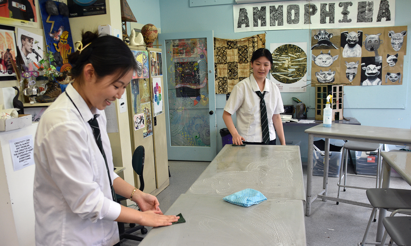 DSC_0012-cleaning artroom2-4web.jpg