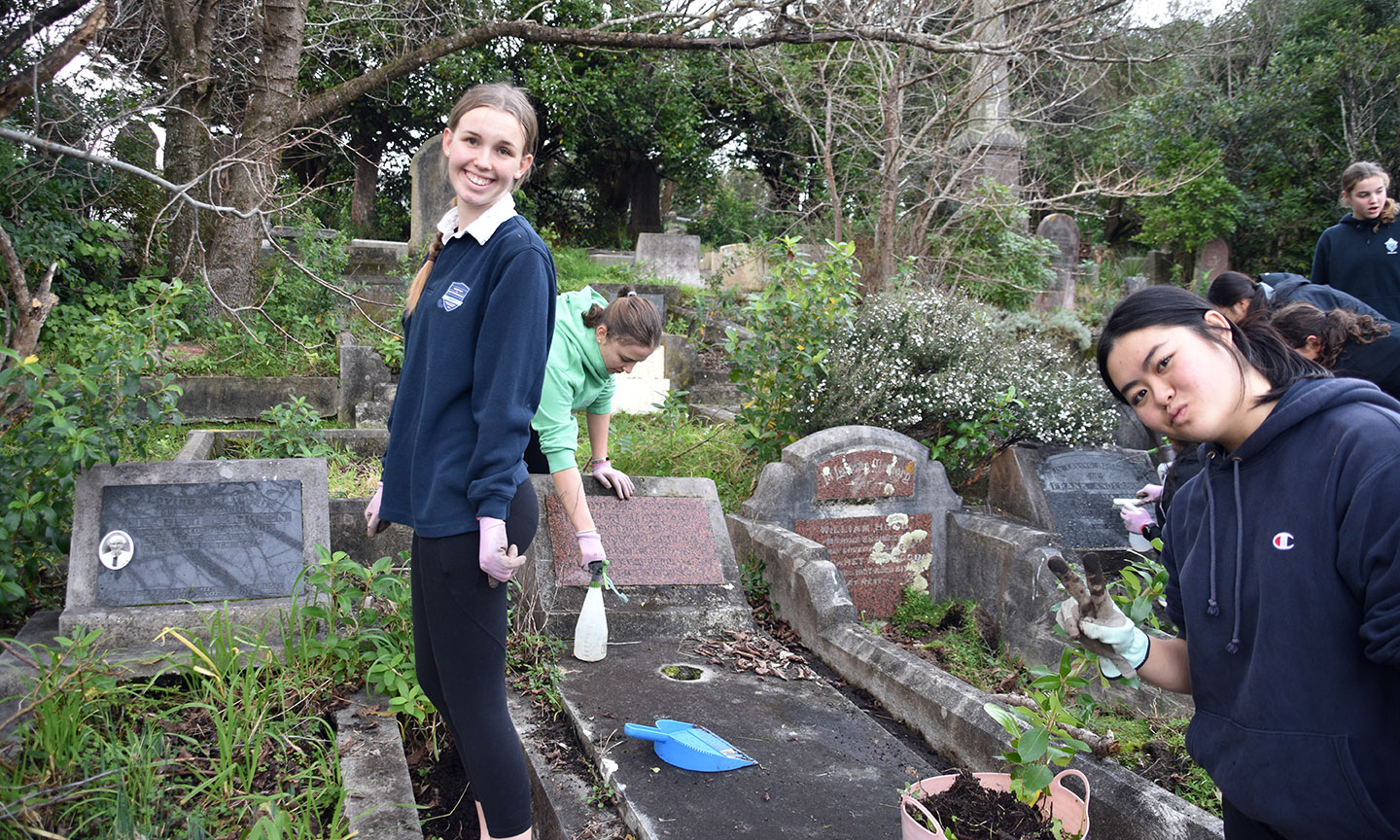 DSC_0032-CJ-cleaning graves-4web.jpg